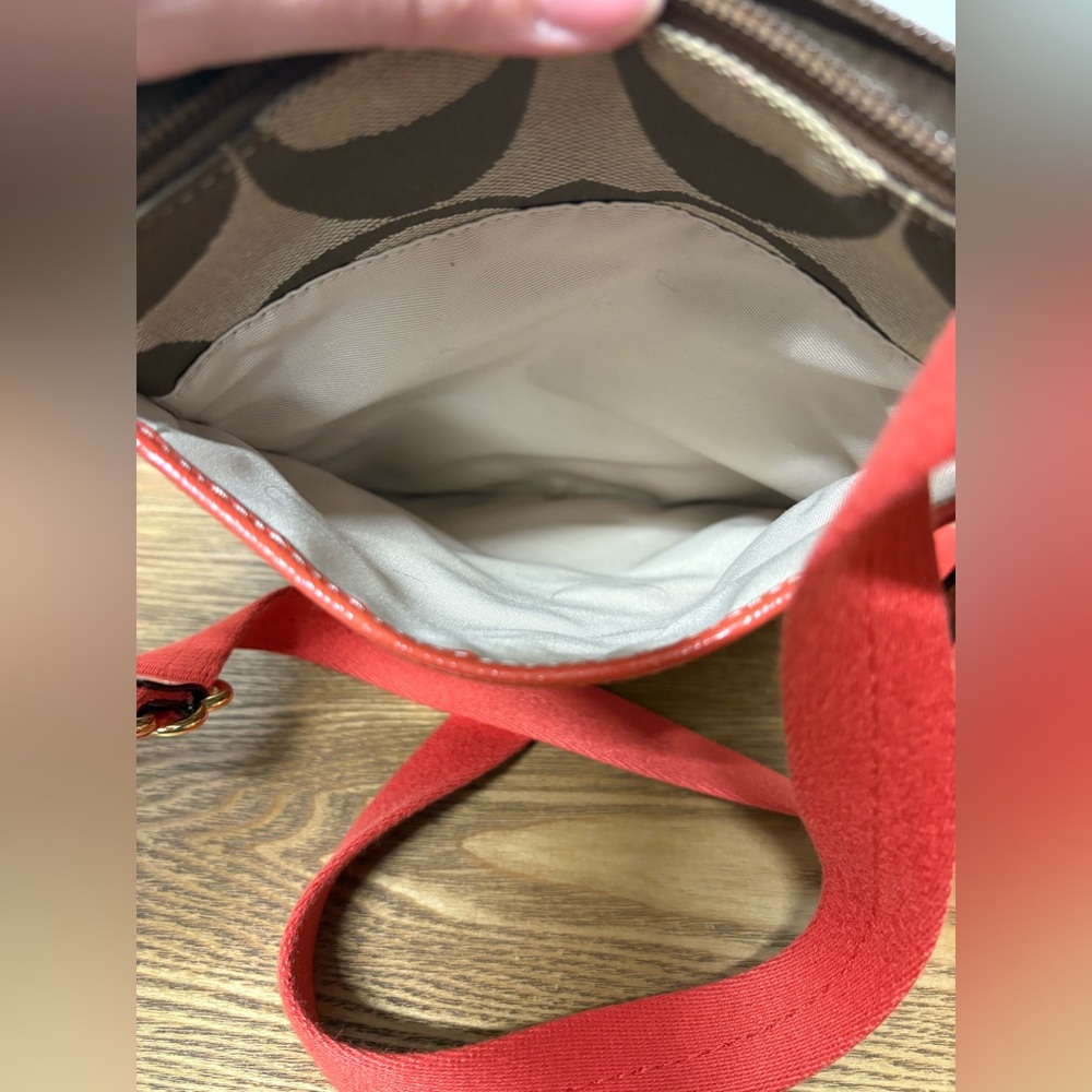 Coach | Signature Stripe Swingpack Mini Crossbody - Picture 7 of 12